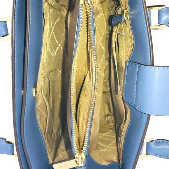 Michael Kors Kinsley Accordion Satchel Wallet Set - Picture 6 of 8